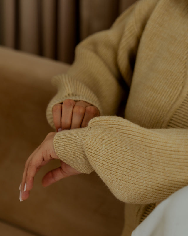 KNITTED CROP CARDIGAN