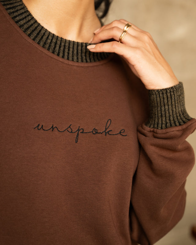 MUST HAVE SWEATSHIRT [UNISEX]