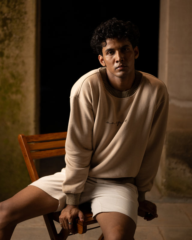 MUST HAVE SWEATSHIRT [UNISEX]